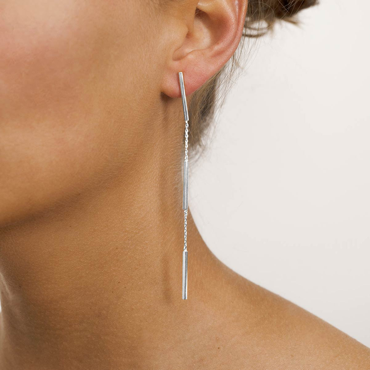 THE MAGNICITY LONG EARRINGS